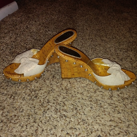 Shoes - Picture 2 of 2